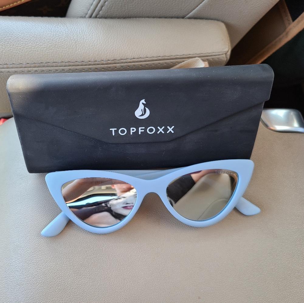 TOPFOXX Women’s Light Blue Cat Eye Sunglasses